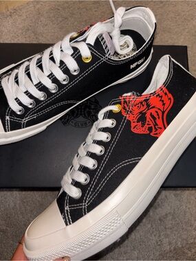 Darc Sport Black  Low-Top Sneakers with Red Tiger Graphic